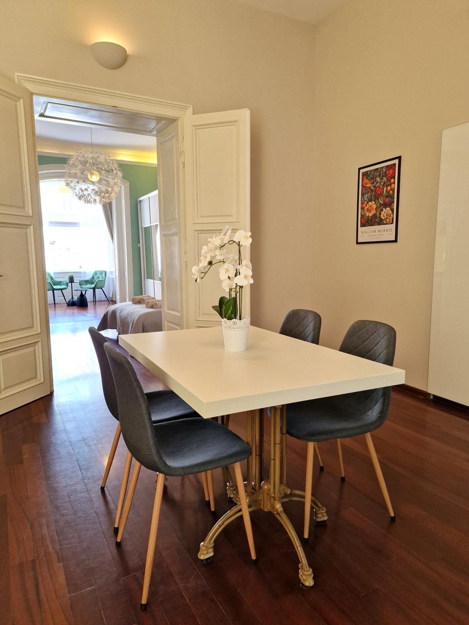 Apartment Exclusive View Cvjetni Trg Zagreb Bagian luar foto